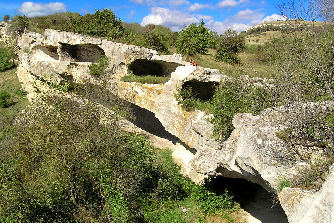 Бакла пещерный город в Крыму